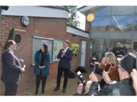 Plaque honouring Sir Terry Pratchett unveiled at Beaconsfield Library