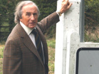 Formula One racing legend Sir Jackie Stewart backs dementia initiative in Wendover