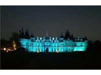 Waddesdon Manor lights up its façade for the global wave of light campaign