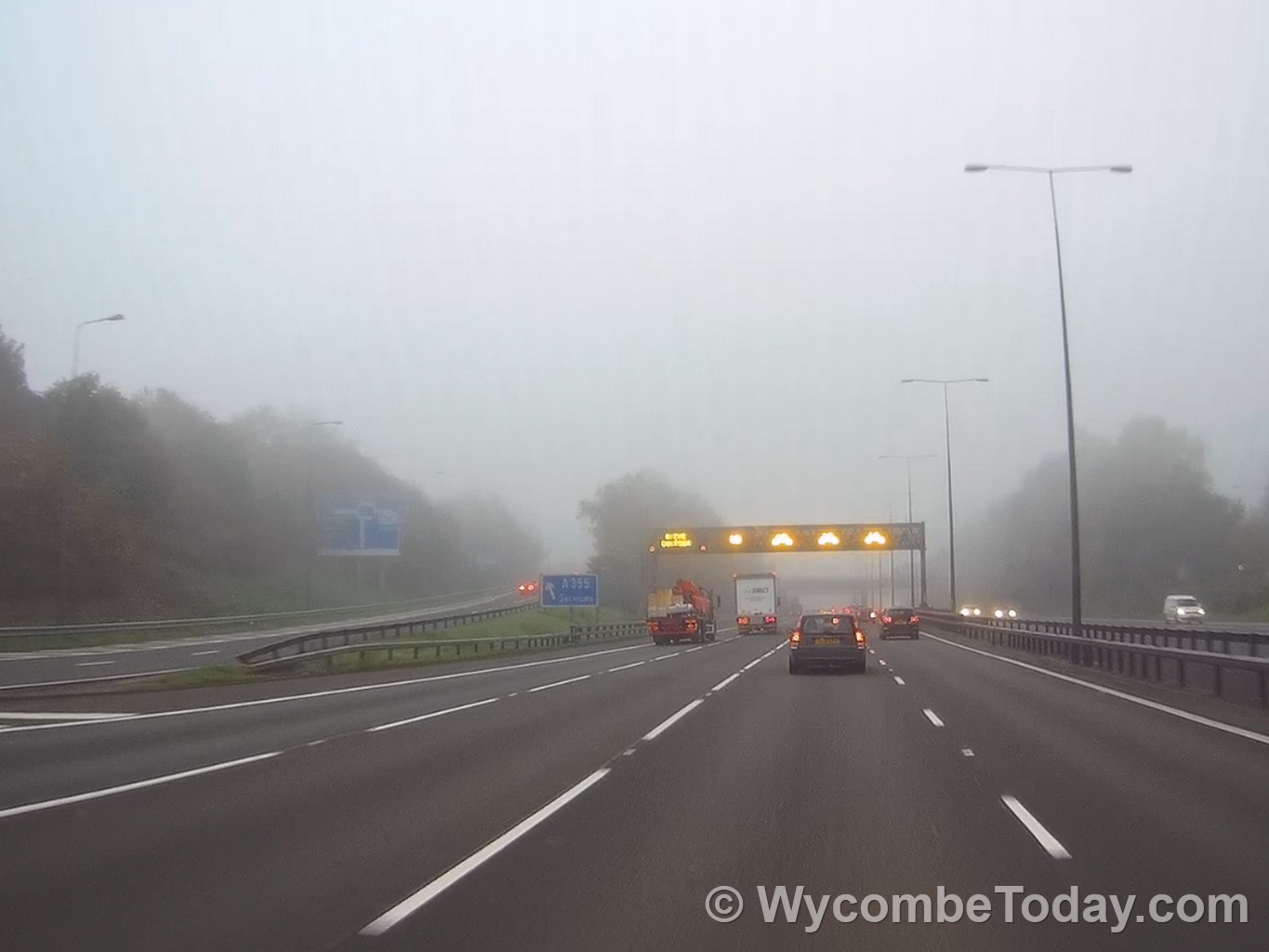 Beaconsfield-M40-Southbound-Junction2-2015-11-02