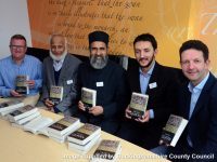 Imam presents Qur’an translation to Buckinghamshire’s County run libraries