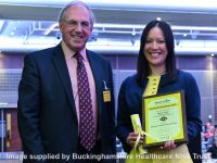 Optometrist at Buckinghamshire Healthcare NHS Trust collects top award
