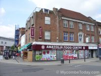 Man’s shoulder dislocated during assault in High Wycombe town centre