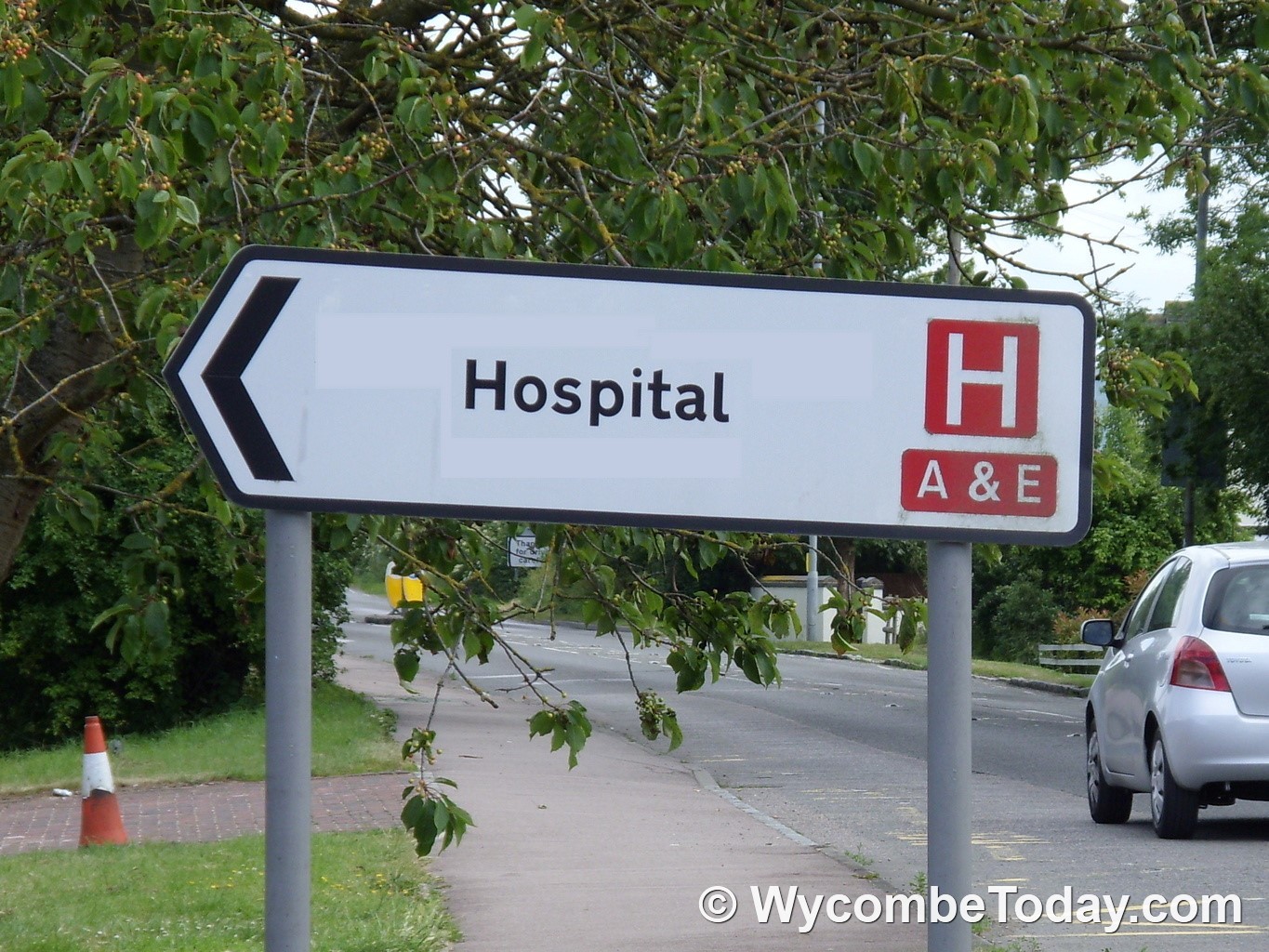 Aylesbury-MandevilleRoad-HospitalSign-Edited-2015-06-18-SDC12246